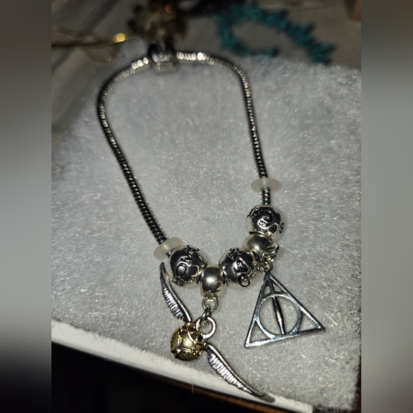 Harry Potter Charm Bracelet - Picture 2 of 5
